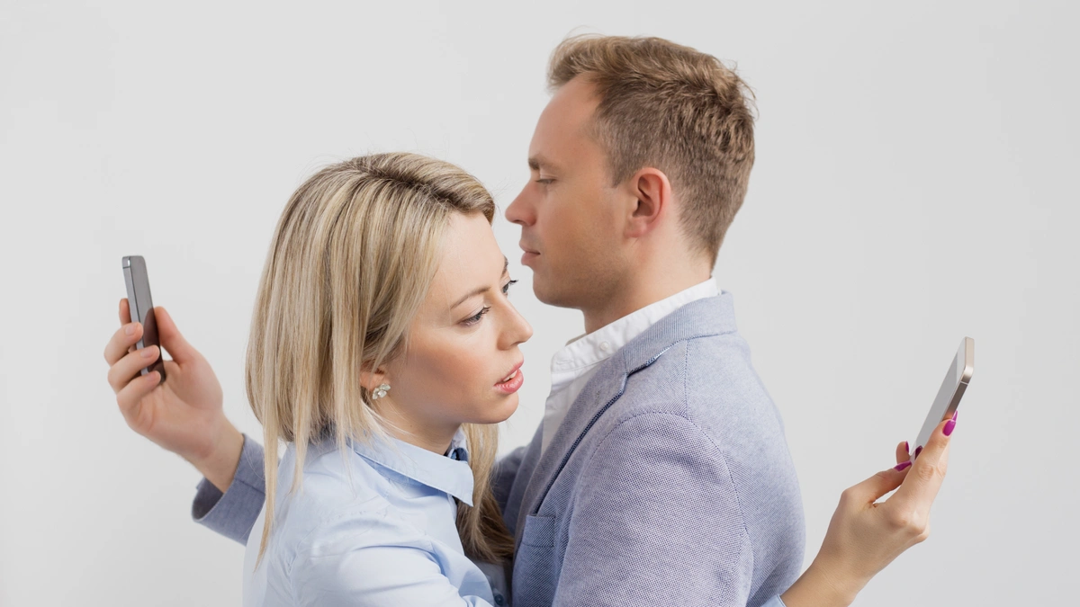 Phubbing: A Mindless Habit That Can Ruin Relationships